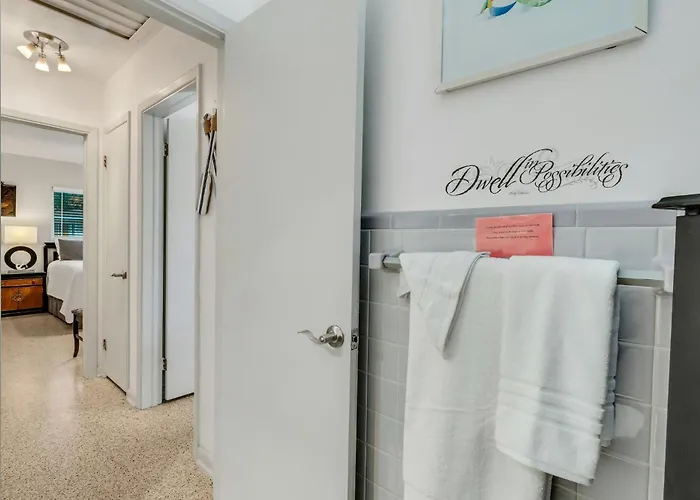 Paradise Corner - Monthly Vacation Rental!