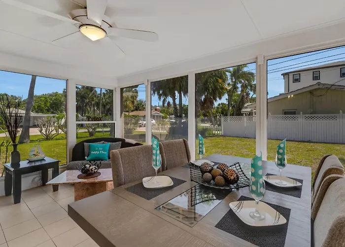 Paradise Corner - Monthly Vacation Rental!