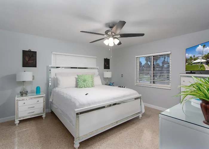 Paradise Corner - Monthly Vacation Rental!